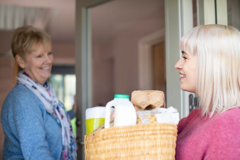 Want to be an Amazing Neighbor? 5 Ways to Start (And What to Avoid)